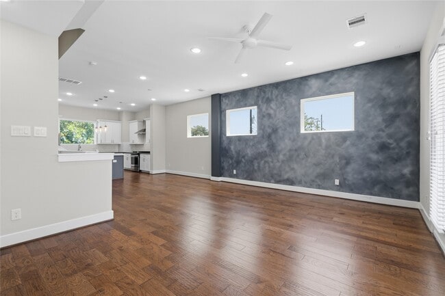 Building Photo - 12080 East Fwy