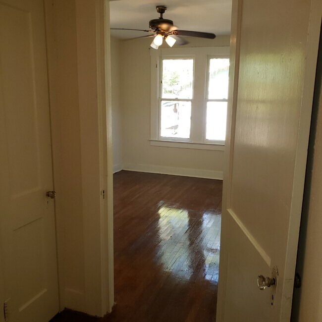 Building Photo - 924 Howard St