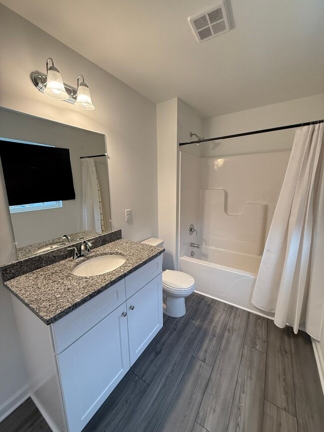 Building Photo - Modern 3-Bedroom Home with 1.5 Baths