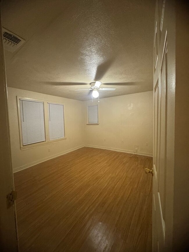 Building Photo - Spacious home in Clyde