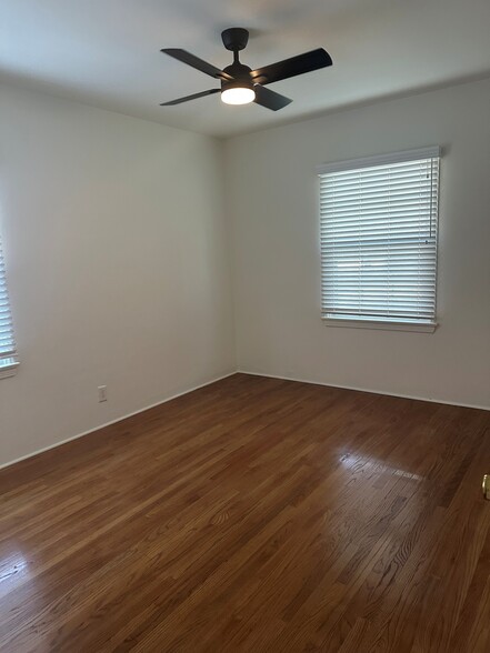 Building Photo - 229 N Griffith Park Dr