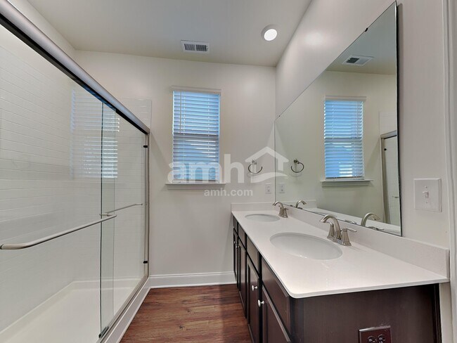 Building Photo - 606 Rivermist Dr