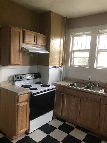 kitchen area - 632 McDowell Ave NW