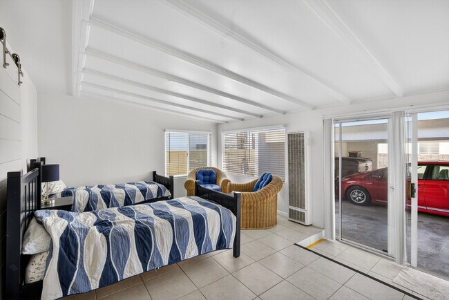 Building Photo - 237 Avenida Montalvo