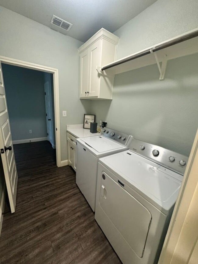 Building Photo - 162 Carriage Hills Pkwy