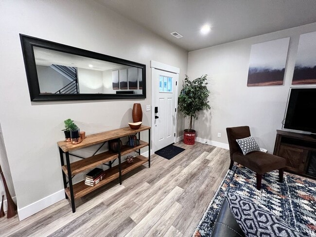 Building Photo - 1379 Pinecrest Trl