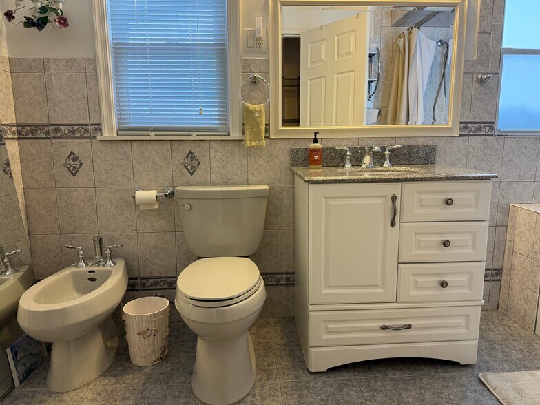 Building Photo - 246 Grant Ave