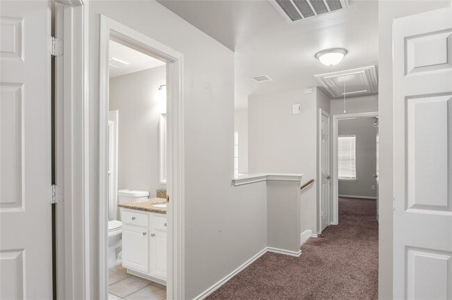 Building Photo - 34 S Villa Oaks Dr
