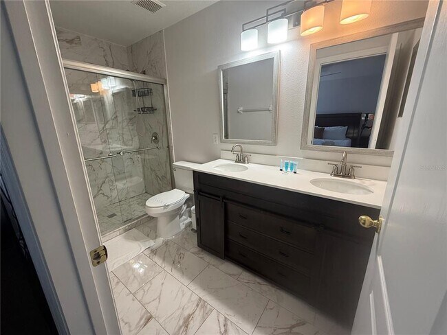 Building Photo - 1675 Royal Ridge Dr