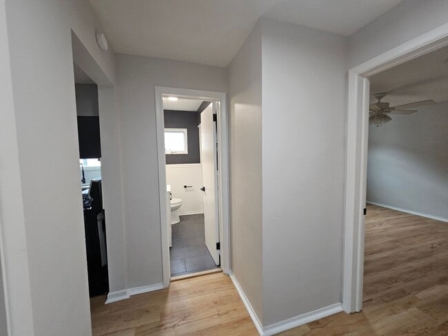 Building Photo - Newly Updated 3 bedroom 1 bath apartment i...