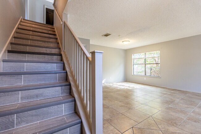 Building Photo - 8423 Parry Path