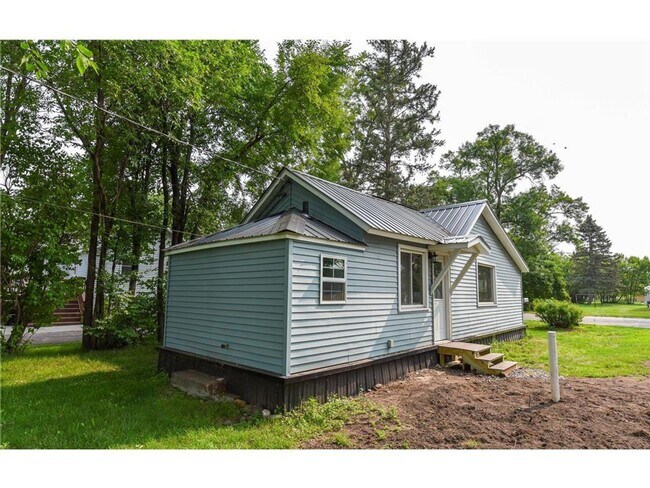 Building Photo - 2 Bedrooms, 1 Bathroom Single Family Home in Little Falls, MN- Large corner lot