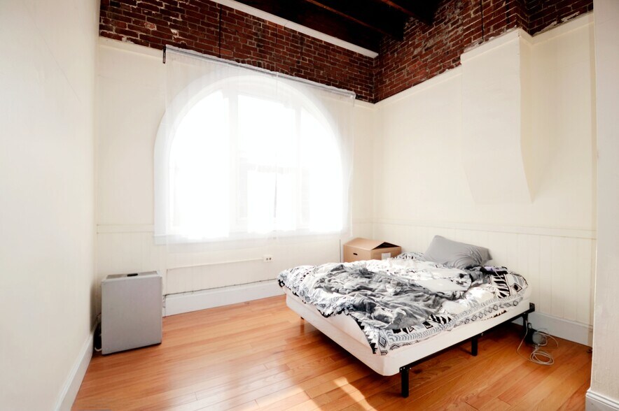 Building Photo - 27 Saint Marys Ct