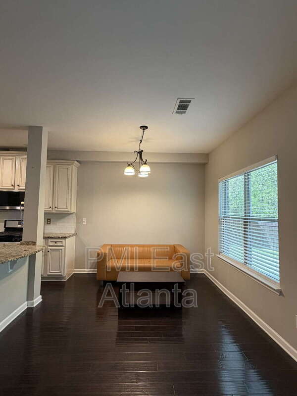 Building Photo - 422 Live Oak Pass