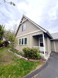 Building Photo - Relaxing Town Home in NW Bend!