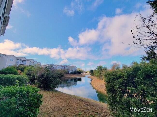 Building Photo - 713 Clearwater Ct