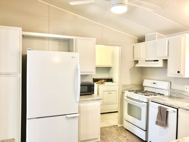 Building Photo - Awesome Updated Single Story in The Darling "Farm" Community of Wildomar, Close to Everything, bu...