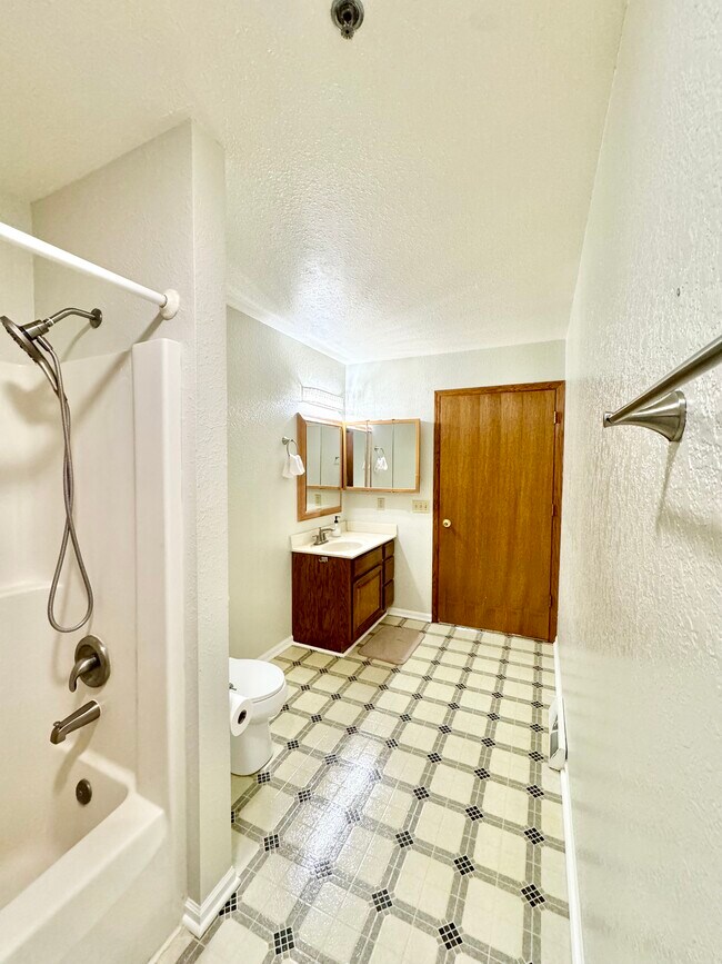 Building Photo - 367 Kristin Ct E