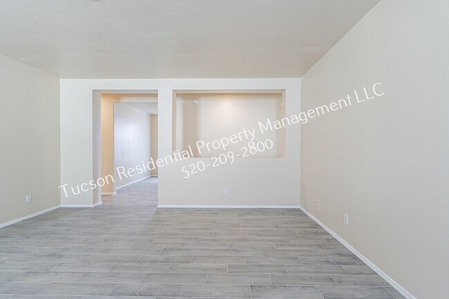 Building Photo - 4923 E Chickweed Dr