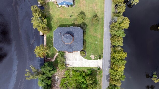Building Photo - 5004 Cypress Lake Dr