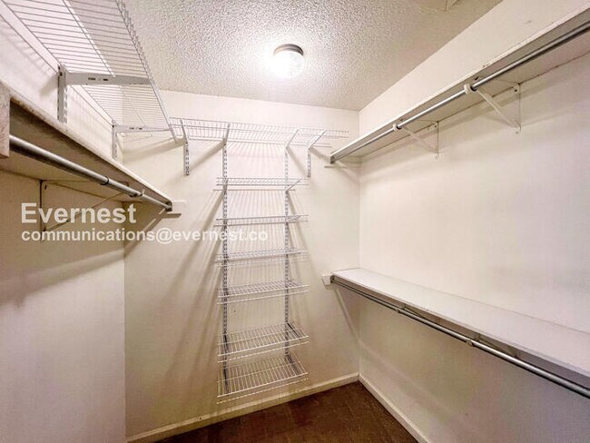 Building Photo - 42 Summit Ridge Dr