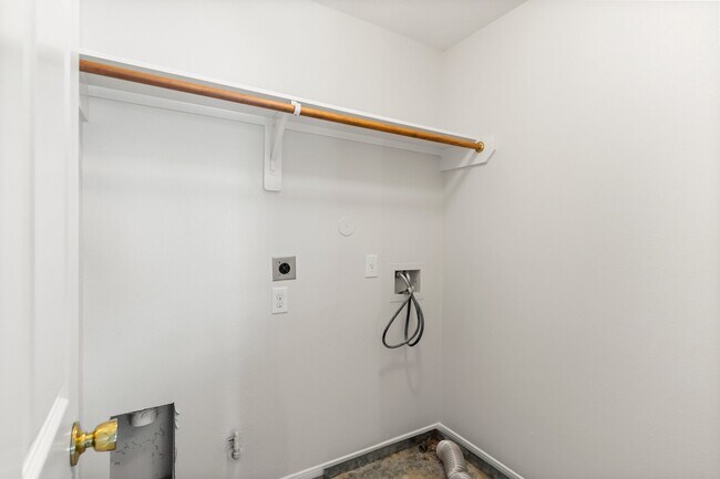 Building Photo - 2437 Aspen Dale Dr