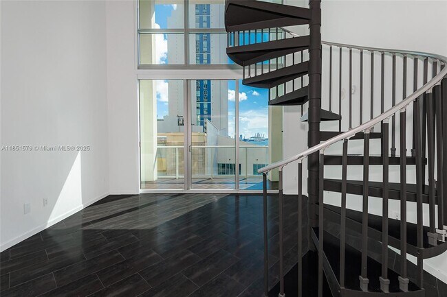 Building Photo - 300 S Biscayne Blvd