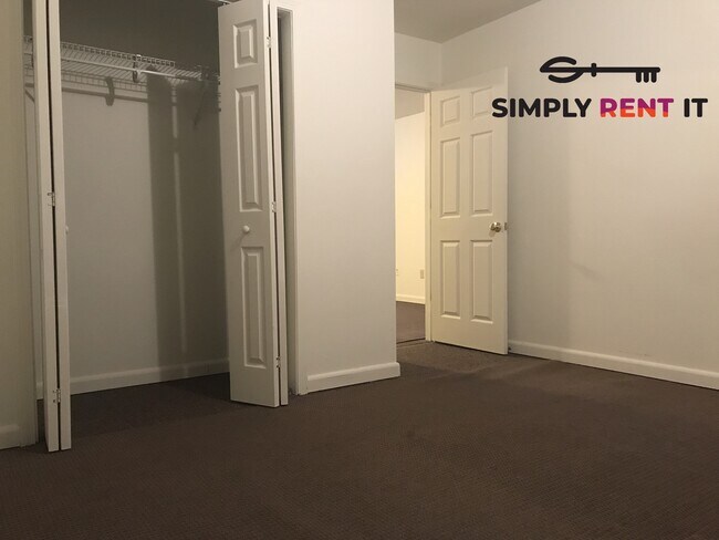 Building Photo - Affordable 1 Bedroom, Downtown Roland, Avail Now!