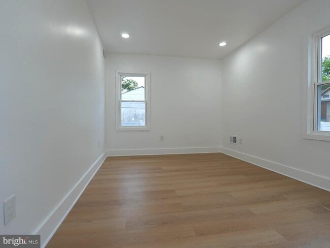 Building Photo - 3200 Calvert Ave