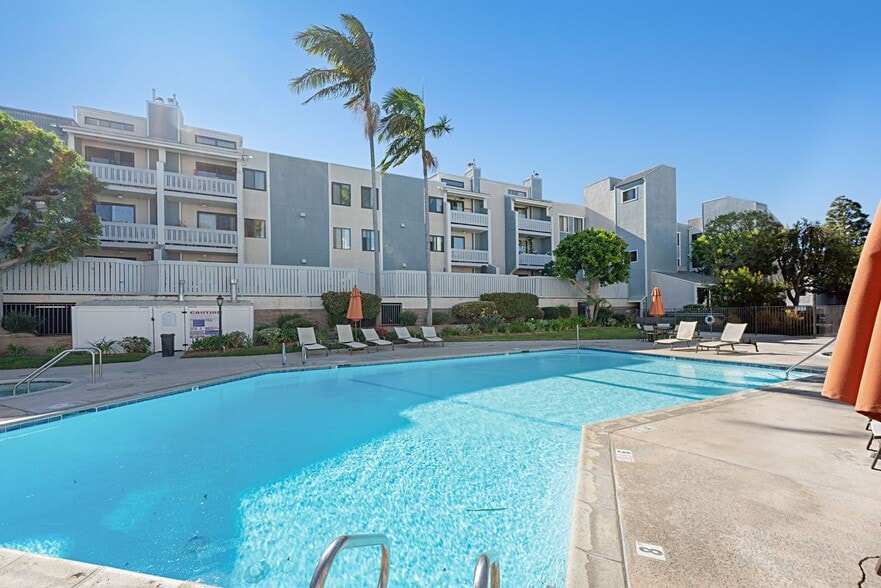 Building Photo - 8172 Manitoba St