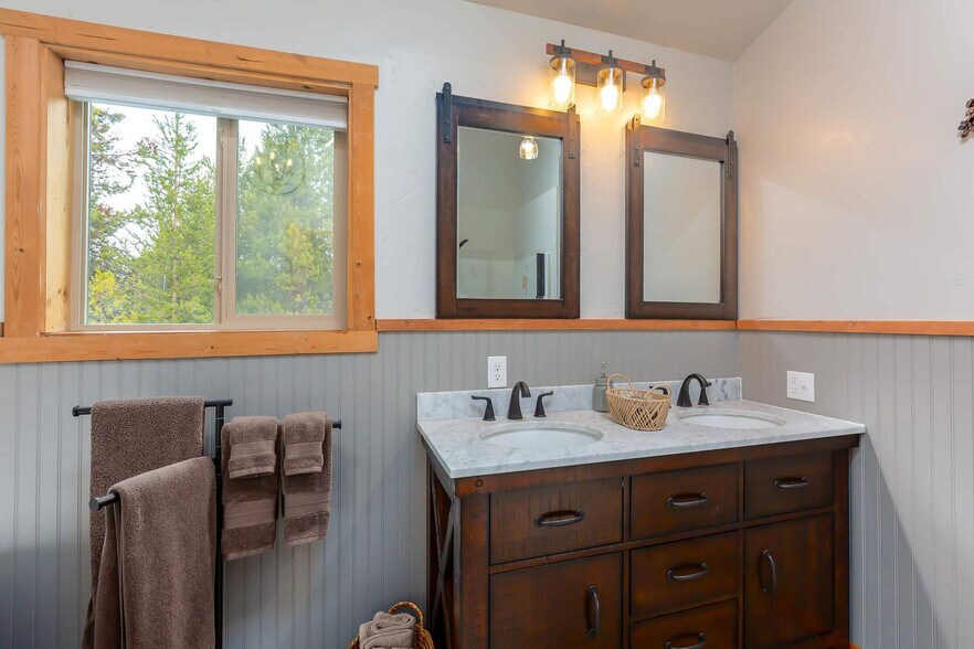 Building Photo - 55823 Wood Duck Dr