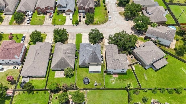 Building Photo - 25450 Barmby Dr