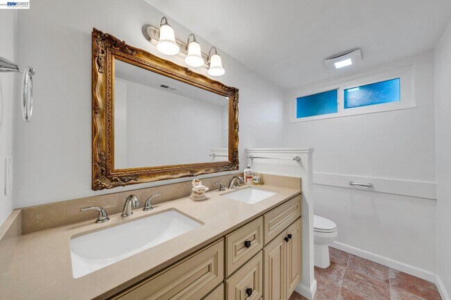 Building Photo - 1810 Boxwood Dr