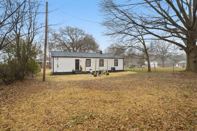 Building Photo - 105 Jasmine Dr