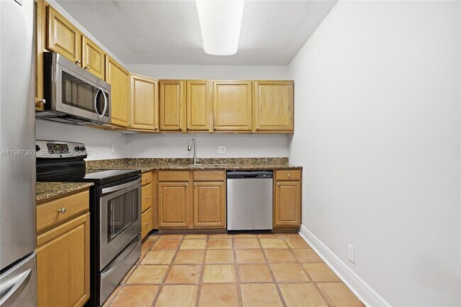 Building Photo - 2500 Parkview Dr