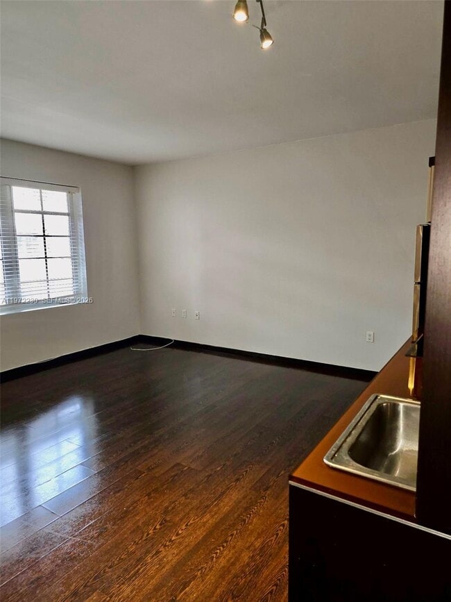 Building Photo - 435 21st St