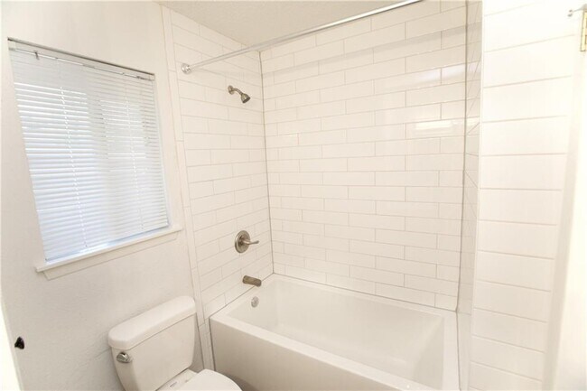 Building Photo - 8002 Sonnet Ave