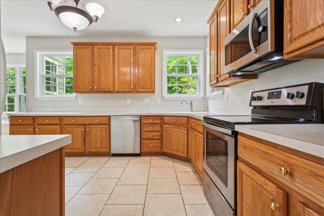 Building Photo - Spacious home in Fernbrook community and J...
