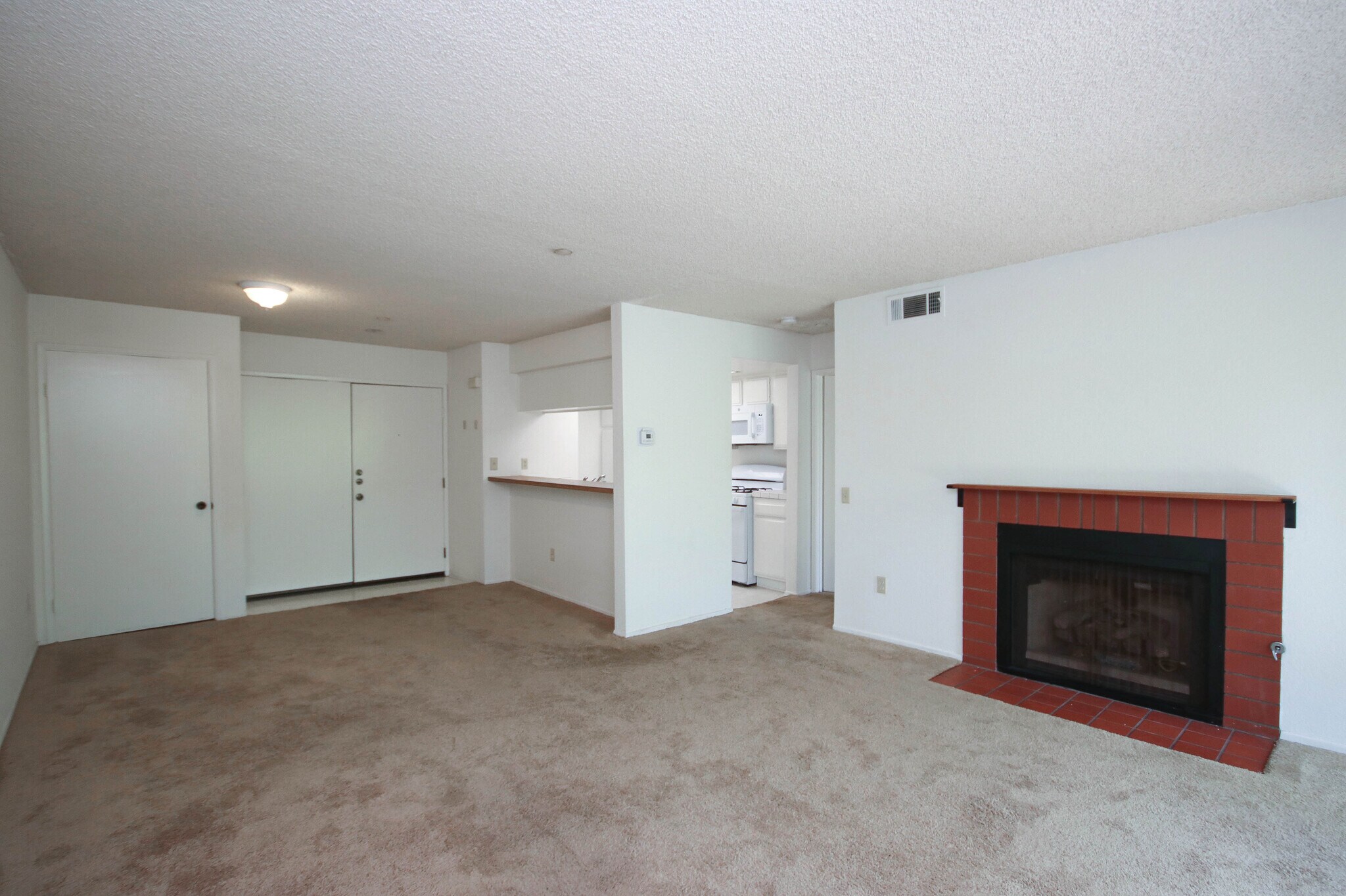 Building Photo - 355 S Marengo Ave