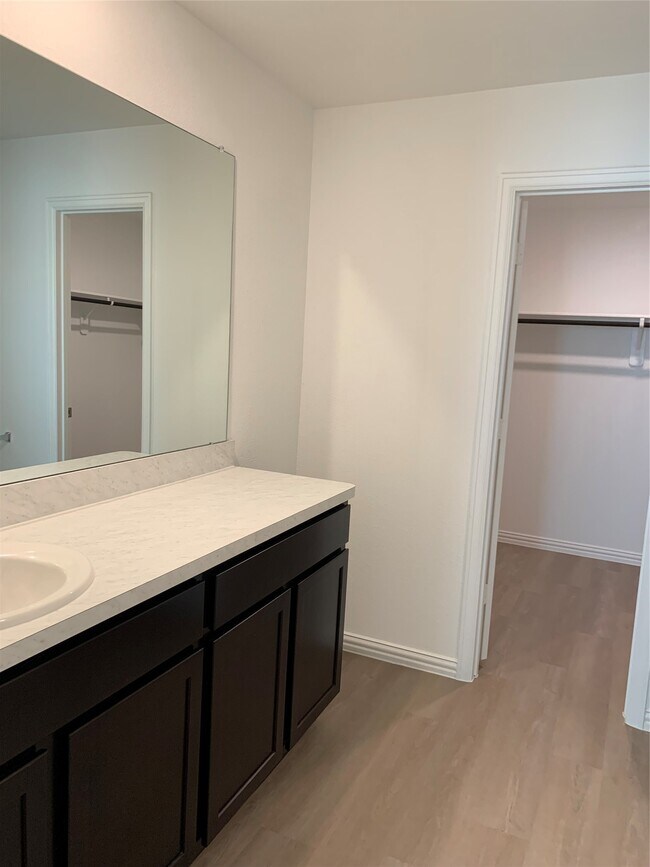 Building Photo - 18118 Rockvine Dr