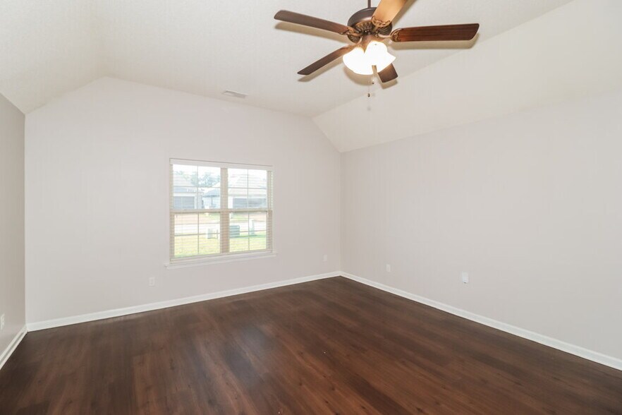 Building Photo - 9455 Darren Cir S