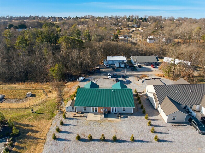 Building Photo - 1912 Laurel Ln