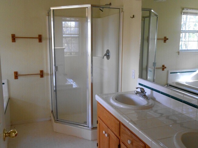 Building Photo - 4896 Chateau Way