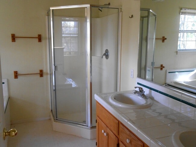 Building Photo - $500 MOVE IN SPECIAL OFF FIRST MONTHS RENT.