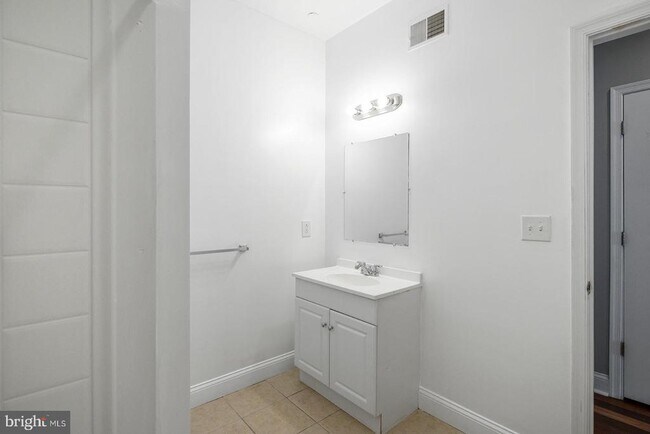 Building Photo - 1940 N Gratz St