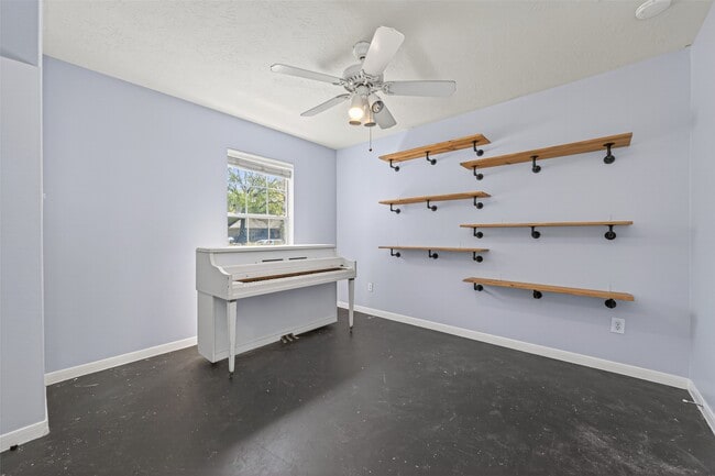 Building Photo - 19215 Hikers Trail Dr