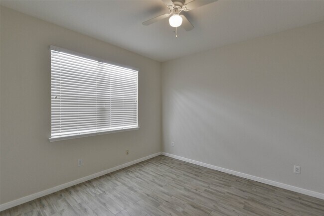 Building Photo - 15707 Sandisfield Ln