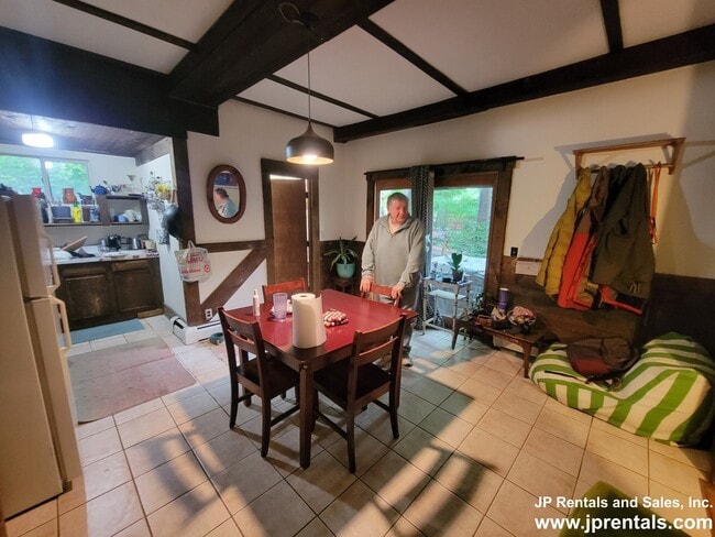 Building Photo - 148 Allston St