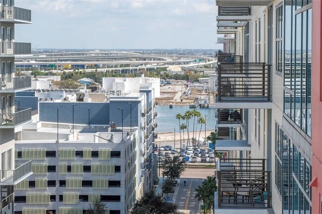 Building Photo - 1120 E Kennedy Blvd