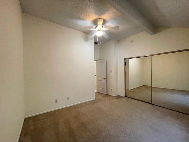 Building Photo - 2-bedroom 2 full bathroom condo in desirab...